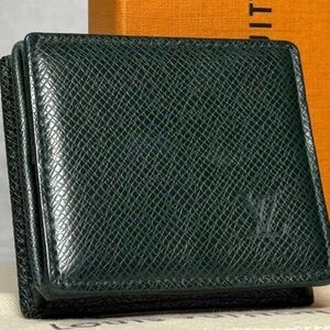 Louis Vuitton Taiga Dark Green Textured Leather Coin Holder